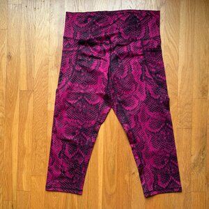 Champion Purple Snake Print Capris Womens Large